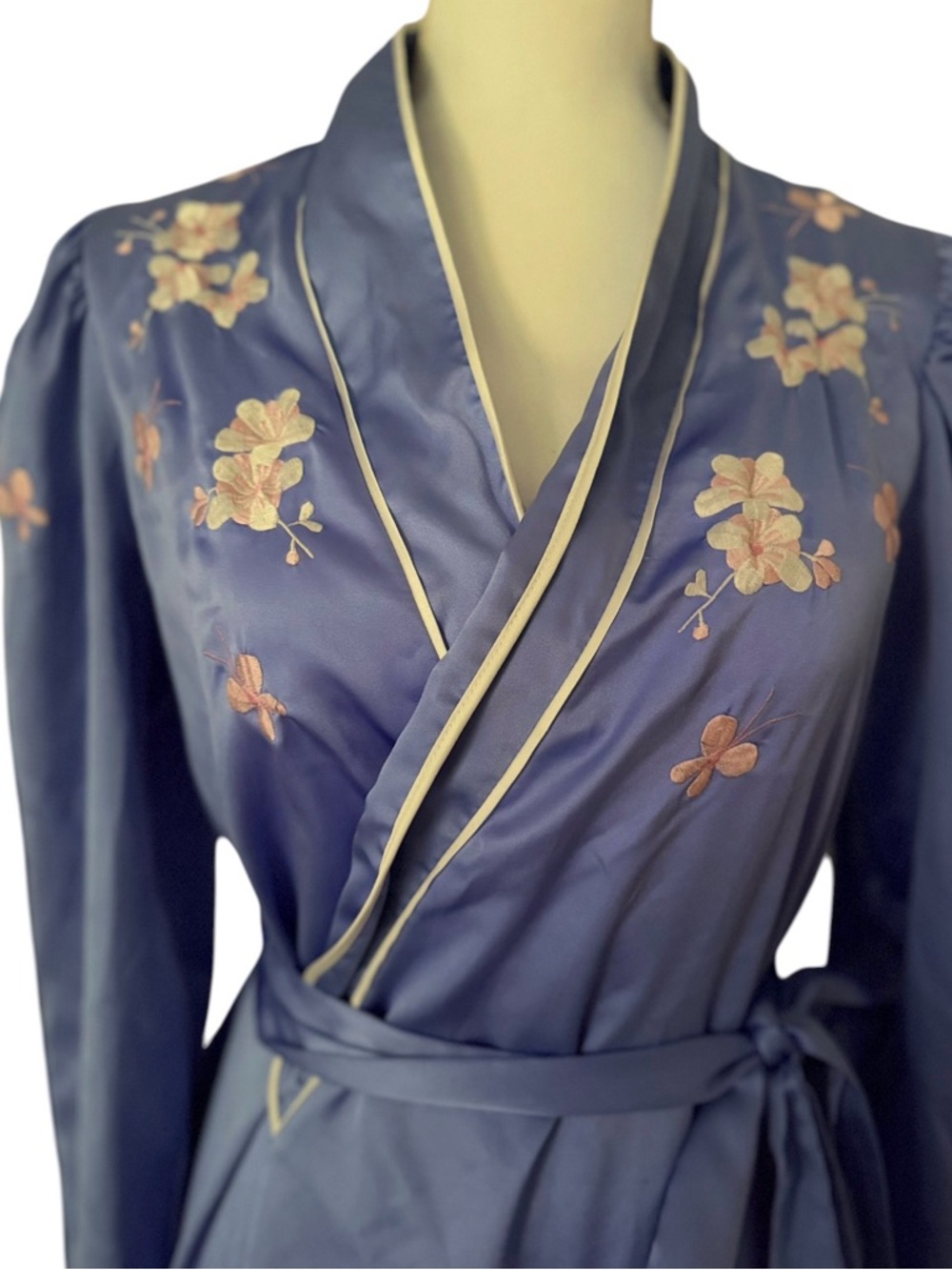 Vintage Saks Fifth Avenue Blue Pink Lavender Satin Embroidered Wrap Robe - Picture 4 of 8
